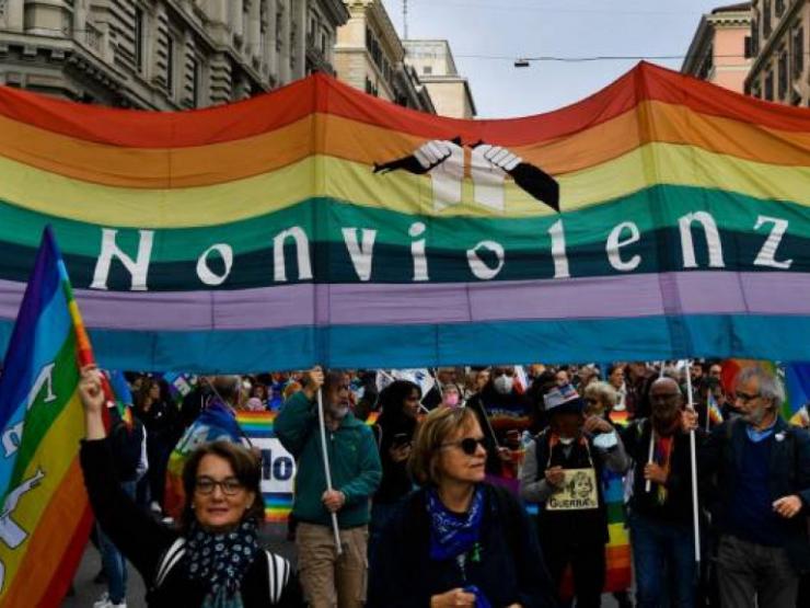 Thế giới - Biểu tình rầm rộ ở nước thành viên NATO nhằm phản đối viện trợ vũ khí cho Ukraine