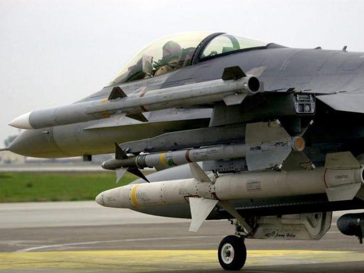 Media - Tên lửa chống bức xạ AGM-88 Harm: "Thợ săn" radar lợi hại của Mỹ