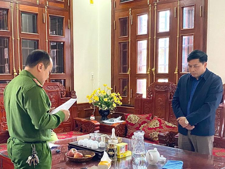 Tin tức trong ngày - Một phó giám đốc sở tỉnh Cao Bằng bị khởi tố vì vi phạm khi làm chủ tịch huyện