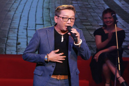 Nhạc - "Ông hoàng nhạc nghèo" Trường Vũ bất ngờ về Việt Nam, hồi hộp khi đứng trên sân khấu