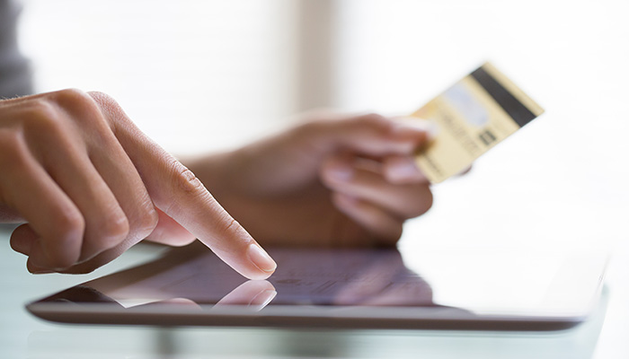 Nhiều dịch vụ chui lạm dụng thẻ tín dụng có nhiều rủi ro