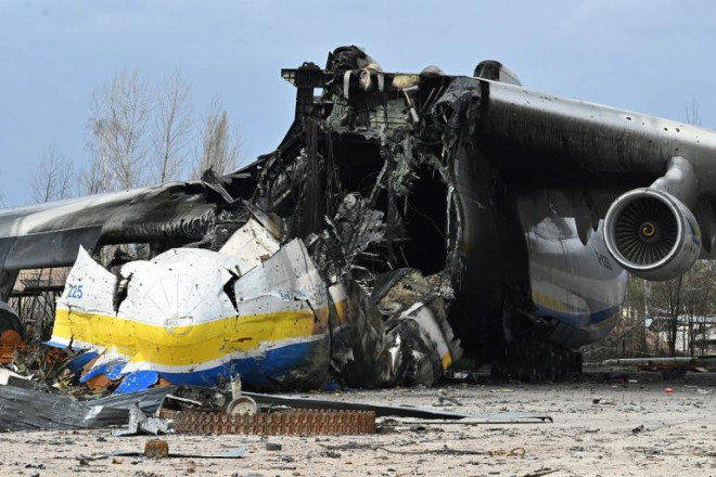 Chiếc An-225 duy nhất từng được hoàn thiện, đã bị phá hủy ở Kiev hồi tháng 2/2022. Ảnh: Reuters