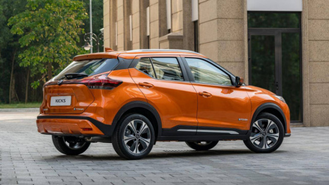 Cùng có giá bán cao nhất phân khúc, chọn Nissan Kicks hay Honda HR-V? - 3