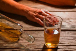 Tin tức trong ngày - Nhậu tại đám tang, 14 người nhập viện