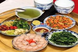 Ẩm thực - Cách dọn mâm cơm và để phần cơm của người Hà Nội xưa - nét đẹp của sẻ chia và ký ức