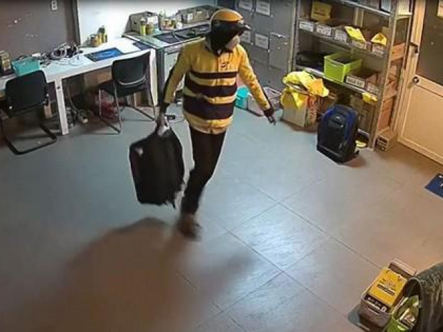 Pháp luật - TP.HCM: Bắt nhanh thanh niên mặc áo xe ôm đột nhập kho hàng trộm 36 iPhone