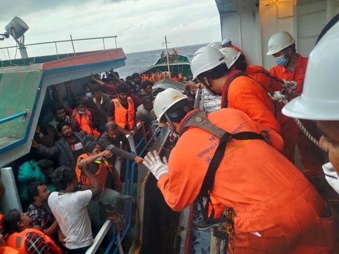 Hỗ trợ cứu nạn 303 người Sri Lanka gặp nạn trên vùng biển Việt Nam - 1