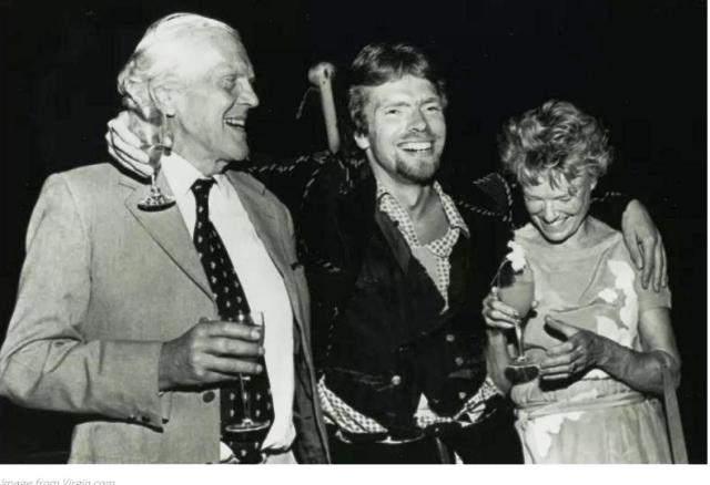 Tỷ phú người Anh Richard Branson (áo đen) và bà Eve Branson&nbsp;ngày còn trẻ.