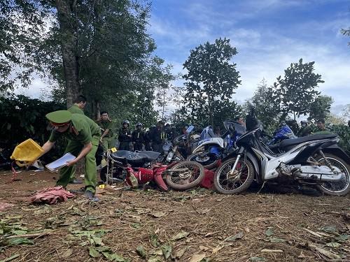 Cơ quan công an khám nghiệm hiện trường để điều tra vụ việc