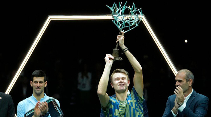Kinh nghiệm của Novak Djokovic không thắng được sức trẻ của Holger Rune tại chung kết Paris Masters 2022
