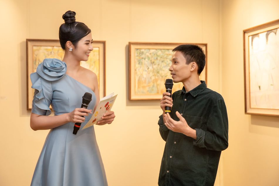 Ngọc Hân tổ chức triển lãm tranh cho họa sĩ Duy Hòa tại Đà Lạt
