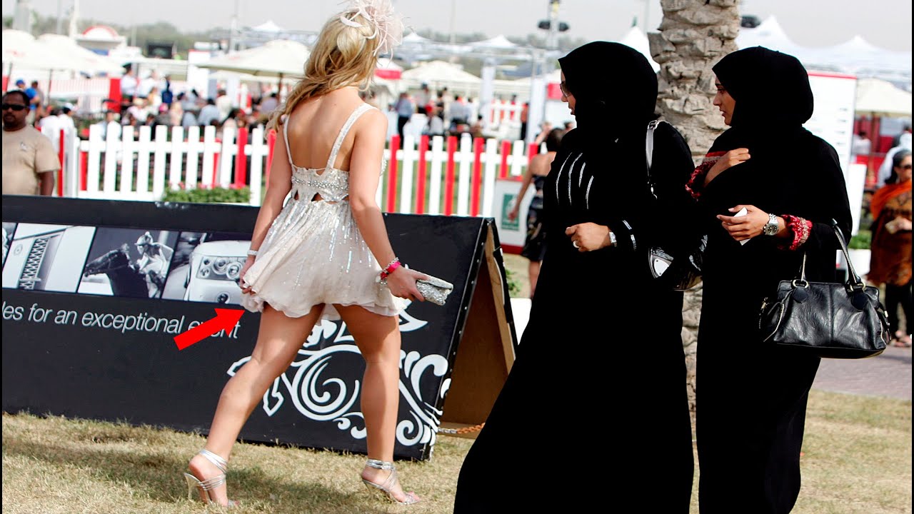Khi đến Qatar, du khách cần chú ý đến vấn đề trang phục.