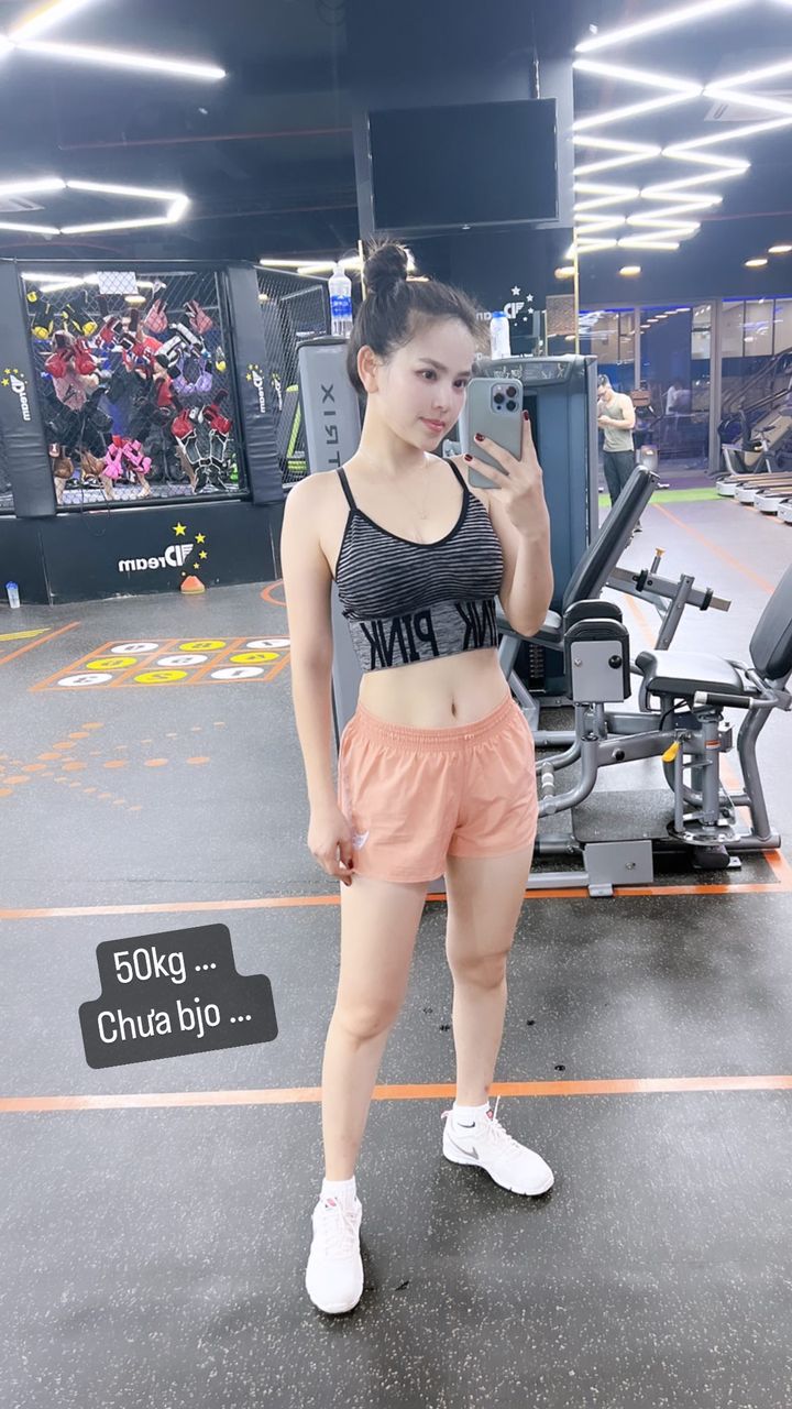 "Thánh nữ Mì Gõ" tiết lộ số cân chưa từng có, miệt mài tập gym để tạo đường cong - 2