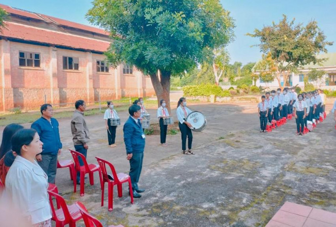 &#39;Nhà Bảo Đại&#39; cạnh trường học đang xuống cấp khiến giáo viên và học sinh lo lắng - 2