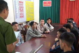 Pháp luật - 10 đối tượng mang hung khí truy đuổi đối thủ ngoài cánh đồng