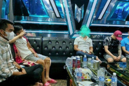Pháp luật - Phát hiện 26 nam, nữ trong quán karaoke đều dương tính với ma túy