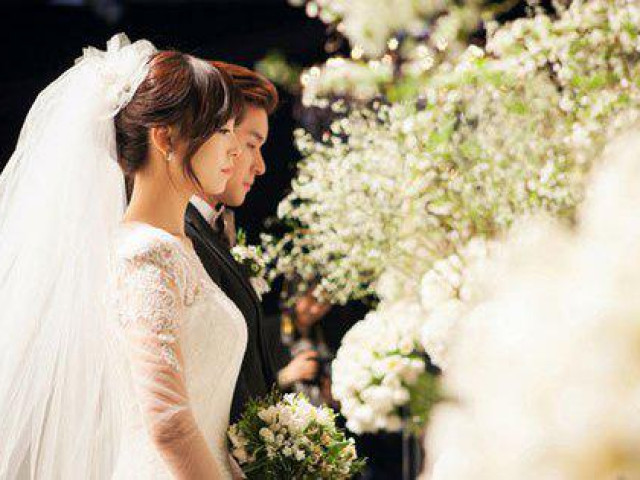 Bạn trẻ - Cuộc sống - Chuyến viếng thăm "đáng sợ" của vợ cũ tại đám cưới khiến chú rể tức nghẹn