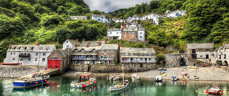 1. Clovelly là một làng chài cổ kính ở Devon, phía tây nam nước Anh, giáp với Cornwall.
