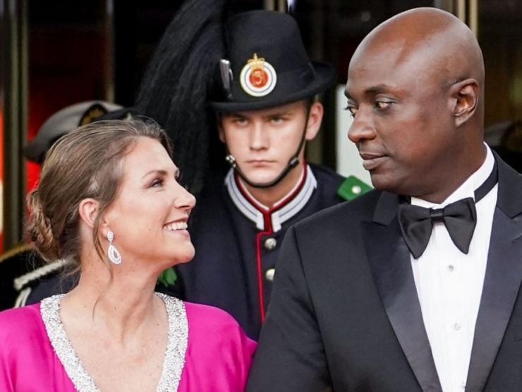 Thế giới - Cô công chúa từ bỏ tước vị hoàng gia để cưới một "pháp sư"