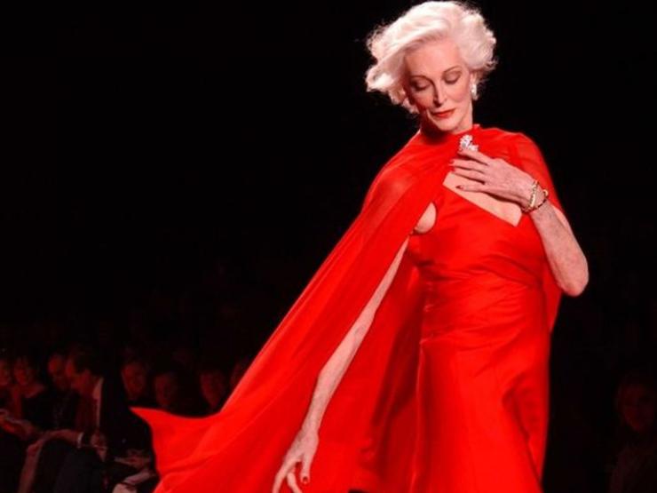 Thời trang - Vẻ đẹp hoàn mỹ của siêu mẫu già nhất thế giới