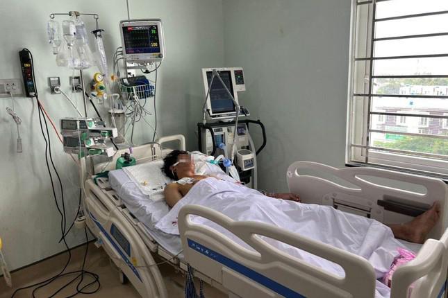 14 người ngộ độc rượu tại đám tang ở Kiên Giang: 2 người đã tử vong, 1 đang nguy kịch - 1