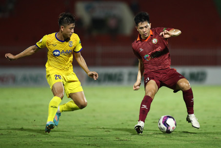 Video bóng đá Bình Định - SLNA: Thẻ đỏ tai hại, Văn Lâm hóa "người nhện" (V-League)