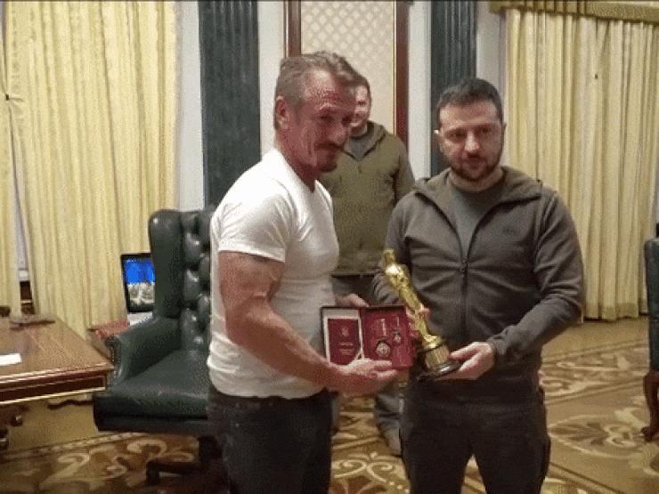 Thế giới - Ông Zelensky được tặng tượng vàng Oscar