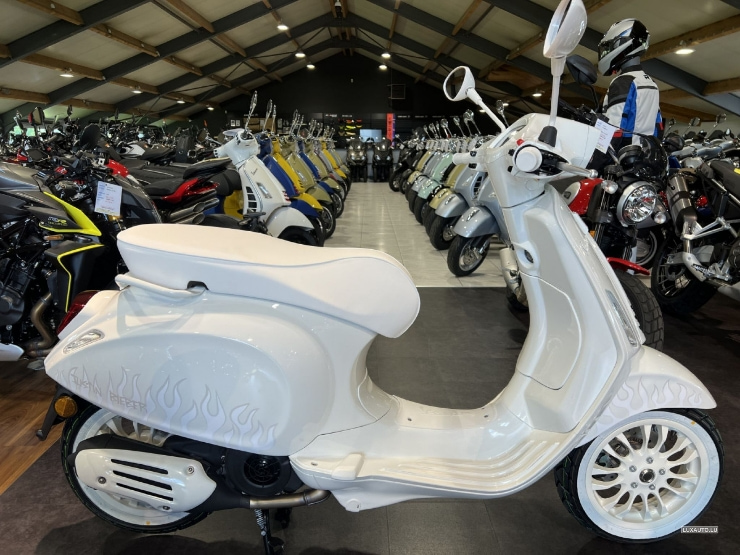 Bảng giá các phiên bản màu Vespa Sprint cập nhật tháng 11/2022 - 4