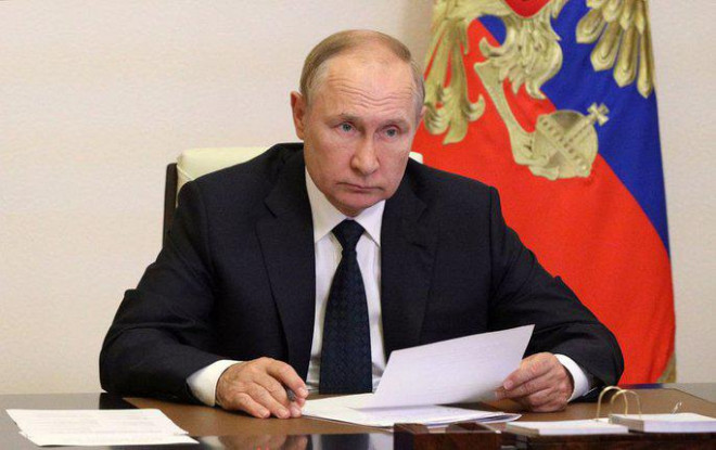 Tổng thống Vladimir Putin tham dự một cuộc họp ở Moscow ngày 24-8. Ảnh: Reuters