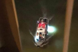 Pháp luật - Người phụ nữ ôm con nhỏ nhảy cầu Vĩnh Tuy tự tử