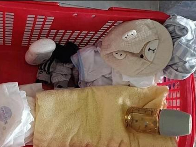 Tin tức trong ngày - Bé trai 3 tháng tuổi bị bỏ rơi kèm theo lá thư tha thiết của người mẹ