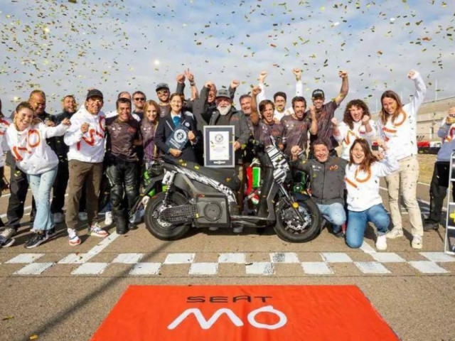 Thế giới xe - Xe máy điện E-Scooter Mo 125 lập kỷ lục thế giới, chạy liên tục 24 giờ