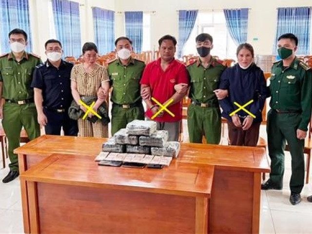 Pháp luật - Chiếc xe đầu kéo biển nước ngoài chở hơn 13kg ketamin