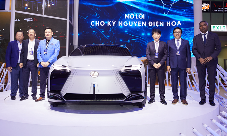 Dấu ấn Lexus tại VMS 2022 Khi nghệ thuật đương đại kết hợp với công nghệ tương lai - 17