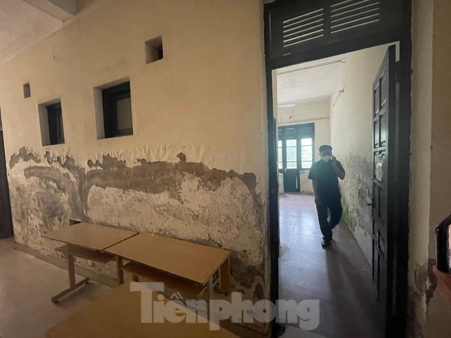 Trường Cao đẳng Y tế trực thuộc BV Bạch Mai trong tình trạng xuống cấp từ vài năm nay. Ảnh: Thái Hà