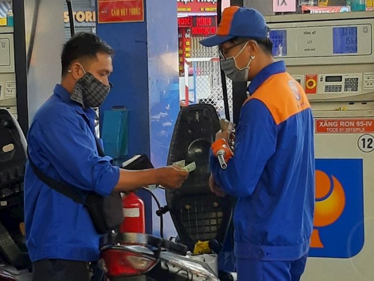 Thị trường - Tiêu dùng - Giá xăng dầu hôm nay 11/11: Đồng loạt tăng, giá xăng tại Việt Nam chiều nay sẽ ra sao?