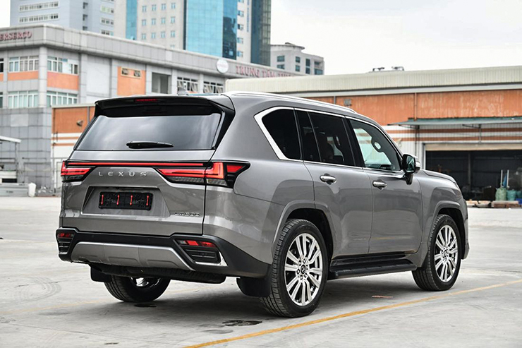 Lexus LX600 lên sàn xe cũ, thu hút nhiều người thừa tiền - 4