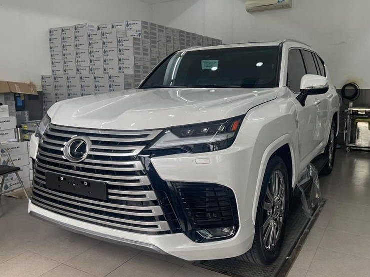 Lexus LX600 lên sàn xe cũ, thu hút nhiều người thừa tiền - 2