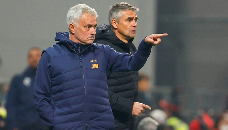 Mourinho thẳng thừng yêu cầu 1 cầu thủ AS Roma tự tìm bến đỗ mới trong kỳ chuyển nhượng mùa đông