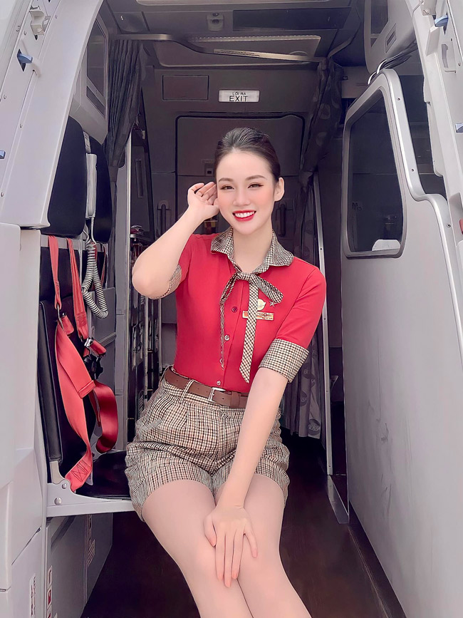 Nguyễn Ngọc Mai (sinh năm 1997) là tiếp viên của một hãng hàng không Việt Nam. Cô nàng cũng là gương mặt nổi tiếng trên mạng xã hội Instagram nhờ gương mặt đẹp và vóc dáng gợi cảm. 
