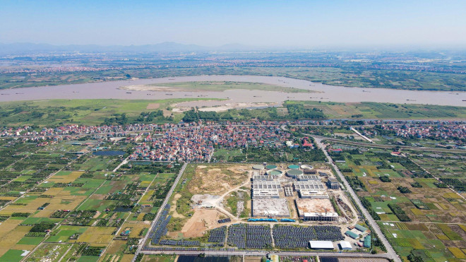 Dự án Nhà máy nước mặt sông Hồng được xây dựng tại xã Liên Hồng, huyện Đan Phượng với diện tích 21,1 ha, được TP Hà Nội chấp thuận đầu tư vào tháng 10/2015.
