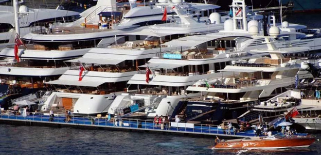 Ở Monaco lúc nào cũng có thể bắt gặp du thuyền hạng sang của các đại gia.