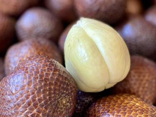 Thị trường - Tiêu dùng - Loại quả bên ngoài thô ráp, bên trong đắt tiền gây 'sốt' chợ mạng