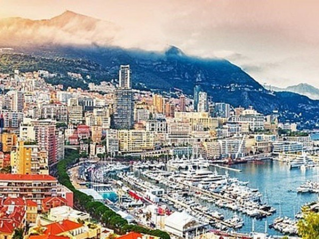 Du lịch - Bí mật về đất nước "tí hon" nơi cứ 3 người thì có 1 người là triệu phú