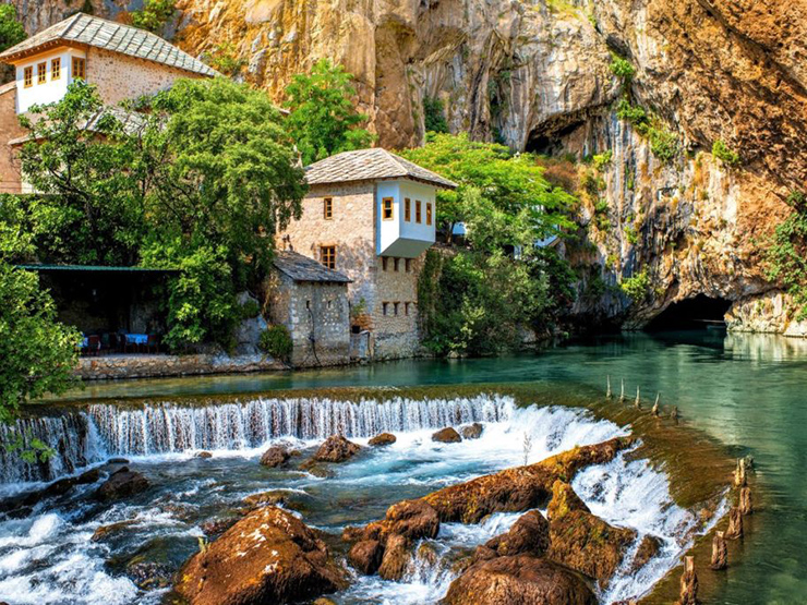 1. Vrelo Bune là một quần thể kiến ​​trúc và tự nhiên độc đáo nằm ở sông Buna, Blagaj, Bosnia và Herzegovina. 
