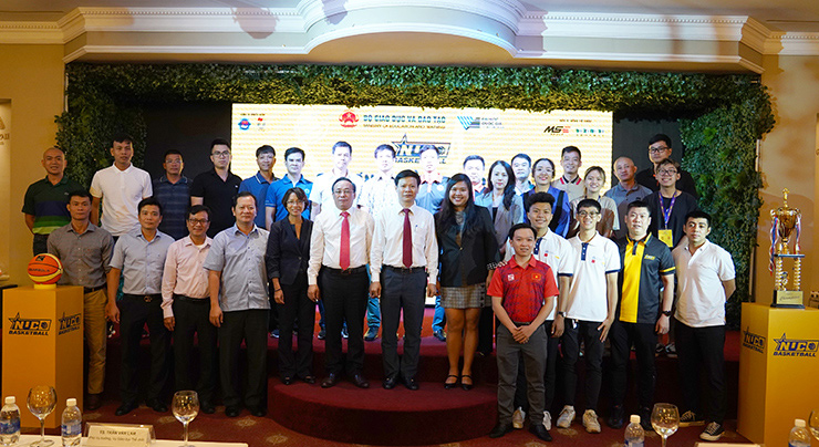 Đại diện của 14 đội tham dự&nbsp;giải bóng rổ sinh viên toàn quốc 2022