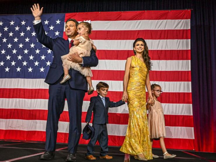 Thế giới - Người vợ xinh như minh tinh là "vũ khí bí mật" của ứng viên tổng thống Mỹ tiềm năng 2024