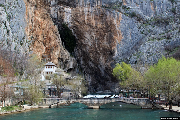 7. Blagaj Tekke lịch sử là một tu viện Sufi được xây dựng vào khoảng năm 1520, với thiết kế pha trộn giữa kiến ​​trúc Ottoman và Địa Trung Hải.
