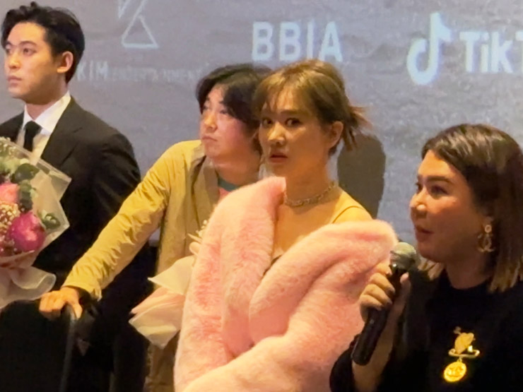 Đời sống Showbiz - Sự thật tin đồn Trấn Thành – Hari Won rạn nứt, "kết thúc hợp đồng hôn nhân"