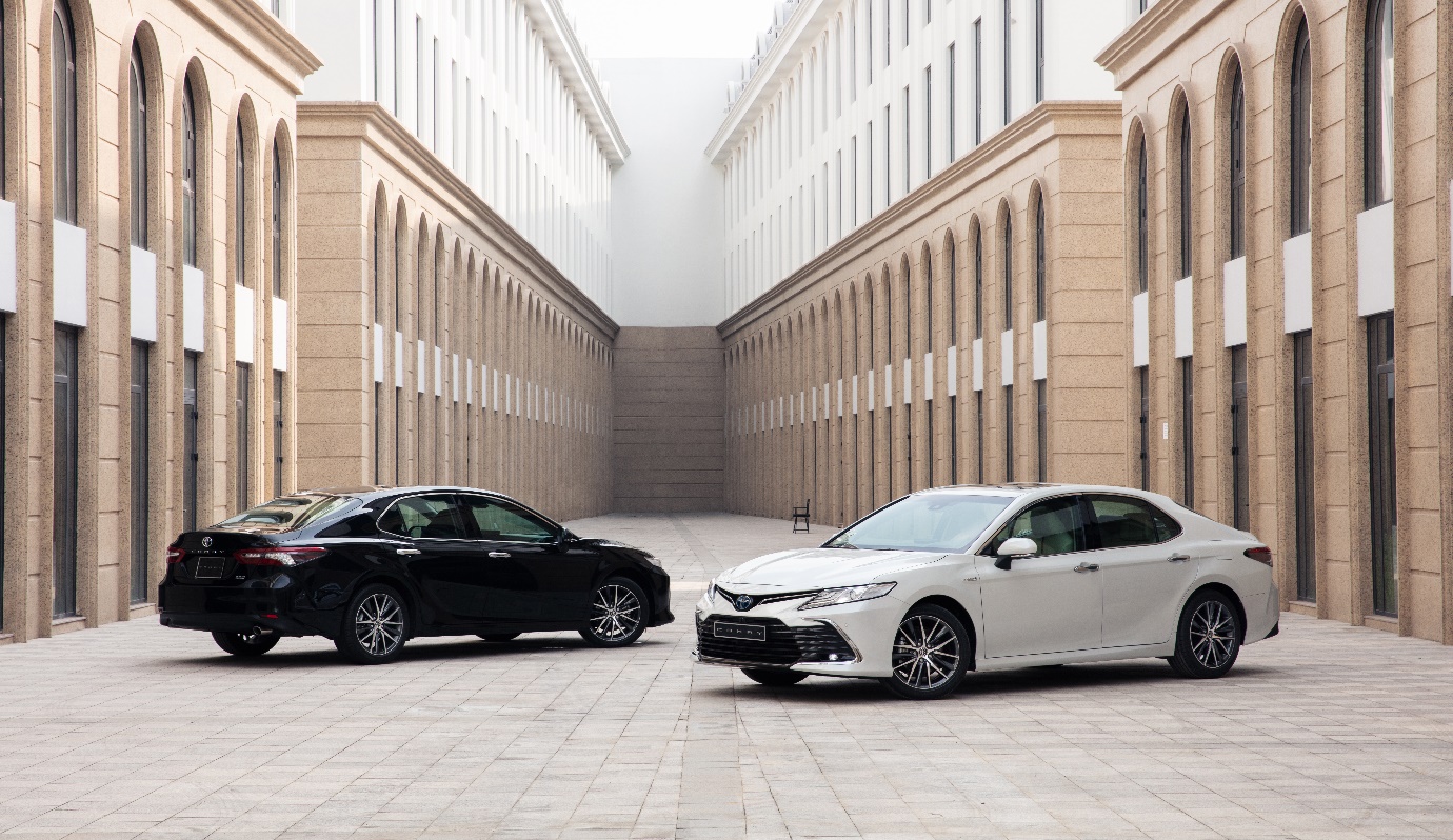 Toyota Camry 2022 - Chiếc sedan cá tính cho doanh nhân trẻ - 4